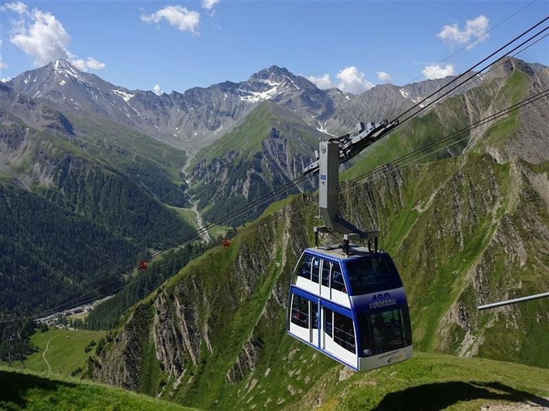 Symbol Švýcarska - legendární Matterhorn a alpské průsmyky
