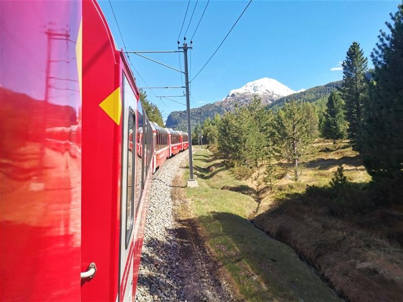 Symbol Švýcarska - legendární Matterhorn a alpské průsmyky