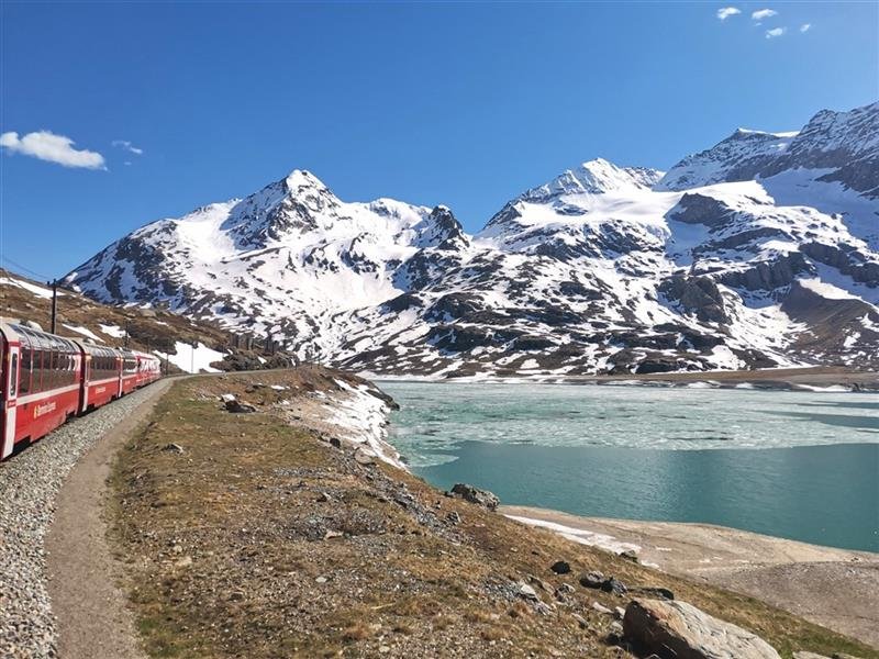 Symbol Švýcarska - legendární Matterhorn a alpské průsmyky