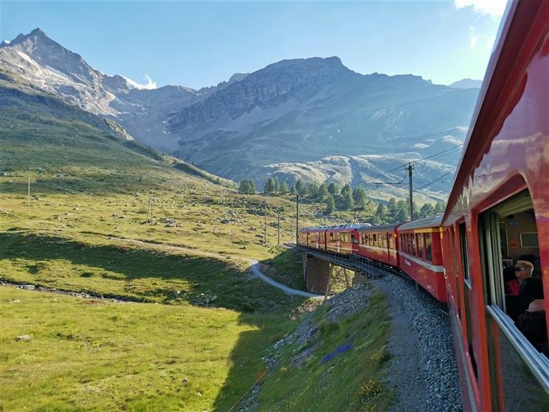 Symbol Švýcarska - legendární Matterhorn a alpské průsmyky