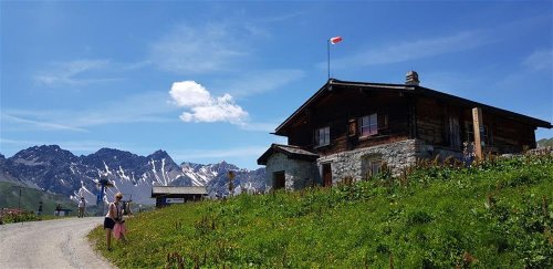 Švýcarsko letecky s panoramatickými vlaky