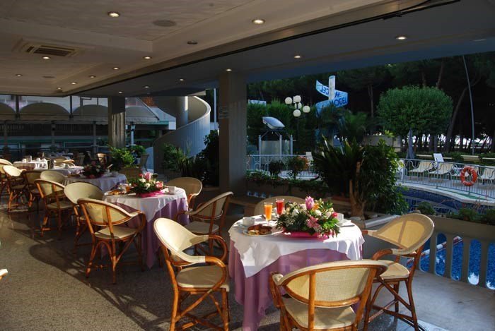 Alba Adriatica - Hotel Meripol