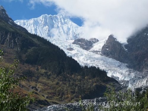 Soutěskou Tygřích skoků do bájné Šangrilá