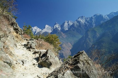 Soutěskou Tygřích skoků do bájné Šangrilá