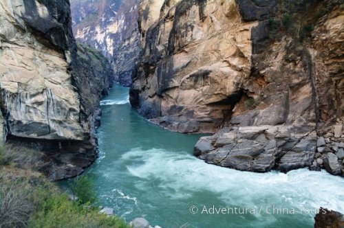 Soutěskou Tygřích skoků do bájné Šangrilá