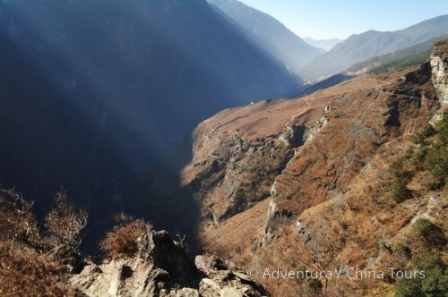 Soutěskou Tygřích skoků do bájné Šangrilá