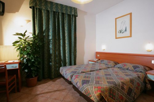 5denní zájezd s dopravou, polopenzí a skipasem v ceně – hotely různé Paganella