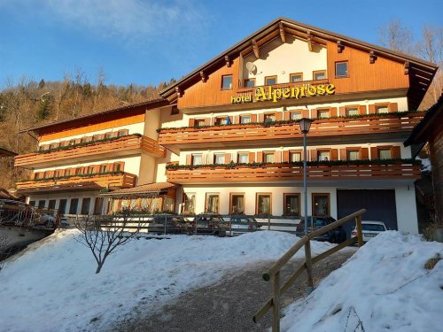 6denní zájezd (denní přejezd) s dopravou, polopenzí a skipasem v ceně – hotel Alpenrose Dolomiti