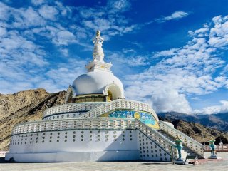 Indie - Malý Tibet - pohodové léto v indickém Himálaji a festival v maskách