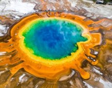 Přes skalisté hory, Yellowstonský národní park až k Pacifiku