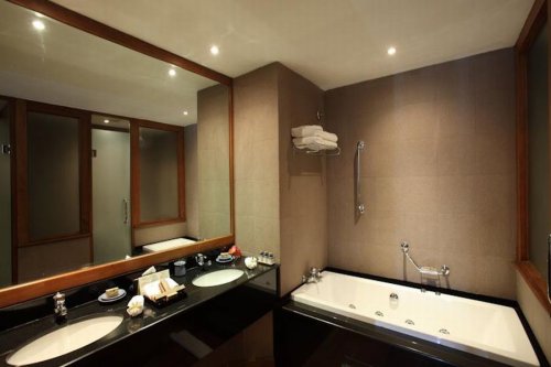 THE BLUE WATER HOTEL 5