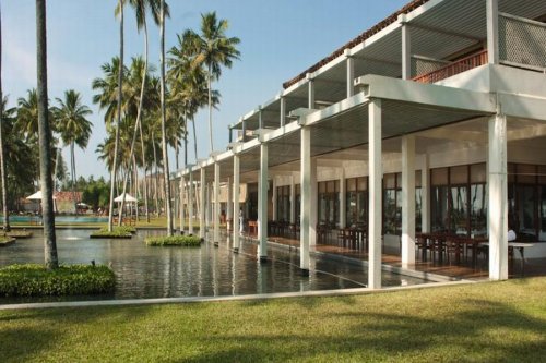 THE BLUE WATER HOTEL 5