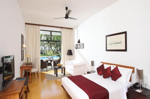 THE BLUE WATER HOTEL 5