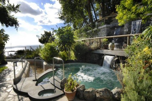 Giardino Delle Ninfe E La Fenice