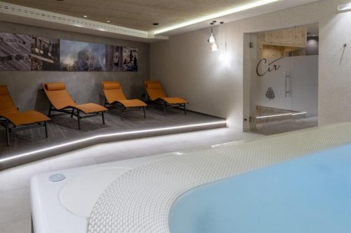 5denní zájezd (denní přejezd) s dopravou, polopenzí a skipasem v ceně – hotel Putia