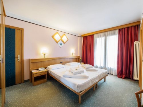 5denní zájezd s dopravou, polopenzí a skipasem v ceně – hotel Sant Anton