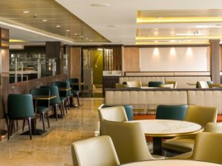 Antarctic Express: Sail South, Fly North (World Voyager) Antarctic Express: Sail South, Fly North (World Voyager)