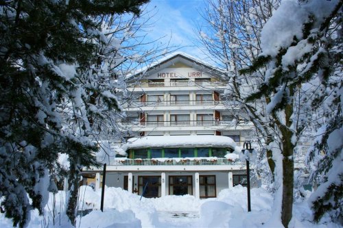 5denní zájezd (denní přejezd) s dopravou, polopenzí a skipasem v ceně – hotel Urri