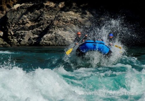 Rafting na himálajské řece Karnali