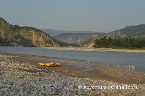 Rafting na nepálské řece Bheri