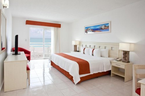 HOLIDAY INN CANCUN ARENAS 3