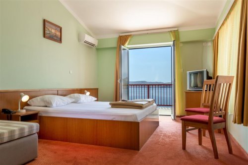 Hotel Zagreb (Karlobag)