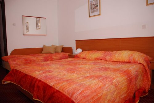 Hotel Zagreb (Karlobag)