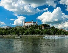 Bratislava s plavbou po Dunaji až na Devín