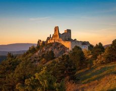 Legendární Čachtice s odpočinkem v lázních