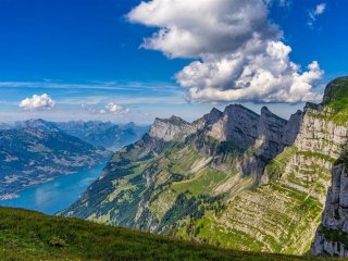 Jezero Wolfgangsee a zubačka na Schafberg