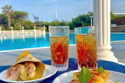 Hotel Domizia Palace