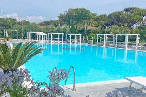 Hotel Domizia Palace