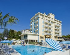 Hotel Bolivar s bazénem