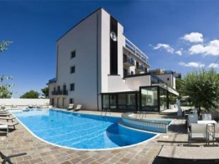 Hotel Ferretti Beach