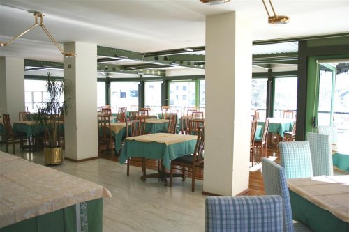 6denní zájezd (denní přejezd) s dopravou, polopenzí a skipasem v ceně – hotel Urri