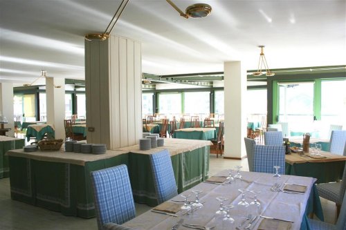 6denní zájezd (denní přejezd) s dopravou, polopenzí a skipasem v ceně – hotel Urri