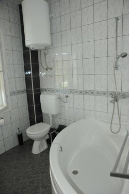 Gradac - studia a apartmány - busem