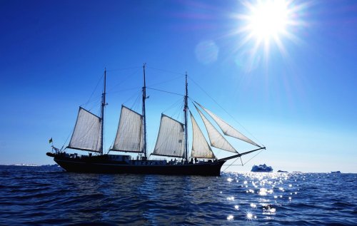 Northeast Greenland, Fly & Sail (s/v Rembrandt van Rijn)
