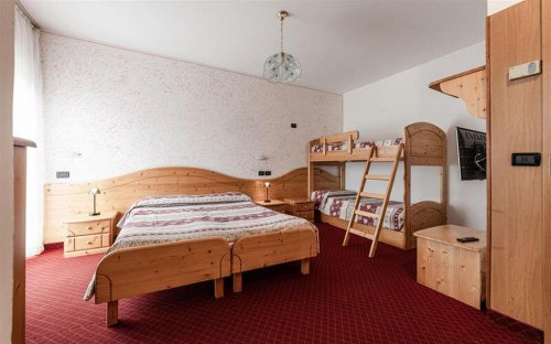 Hotel Job