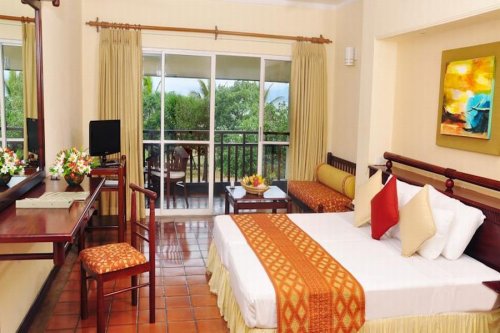 THE PALMS HOTEL 4