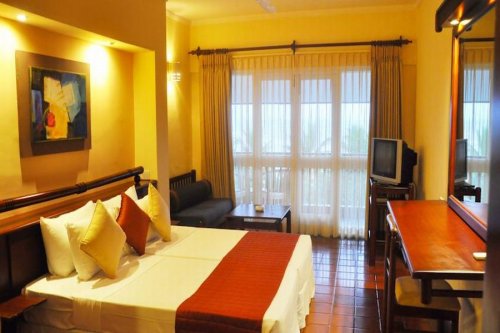 THE PALMS HOTEL 4