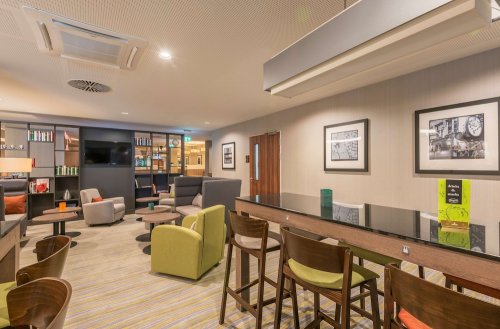 Hotel Hampton Hilton City West, Mnichov, vlakem