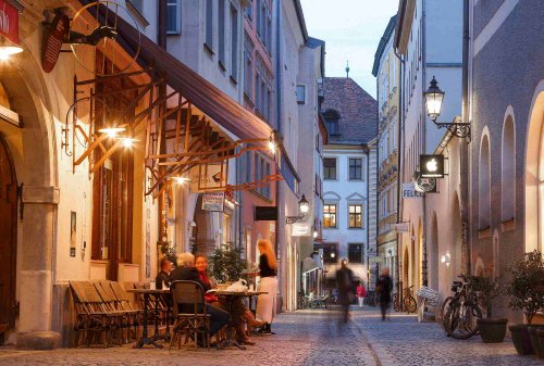Hotel Holiday Inn Express, Regensburg - vlakem