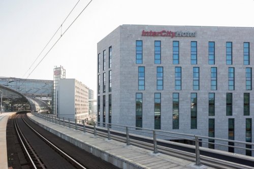 Hotel Intercity, Berlín, vlakem