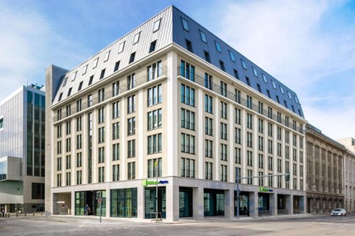 Hotel Holiday Inn Express Alexanderplatz, Berlín, vlakem