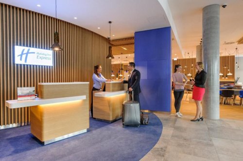 Hotel Holiday Inn Express Alexanderplatz, Berlín, vlakem