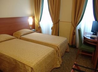Hotel Kristall 3, Miláno - letecky, 4 dny