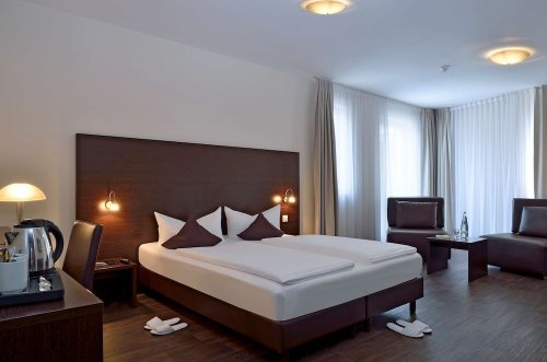 Best Western Hotel am Spittelmarkt, Berlín - vlakem
