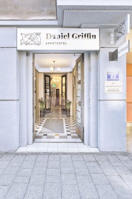 Daniel Griffin Aparthotel, Krakow, vlakem