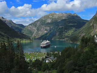 DO SRDCE NORSKÝCH FJORDŮ DO SRDCE NORSKÝCH FJORDŮ